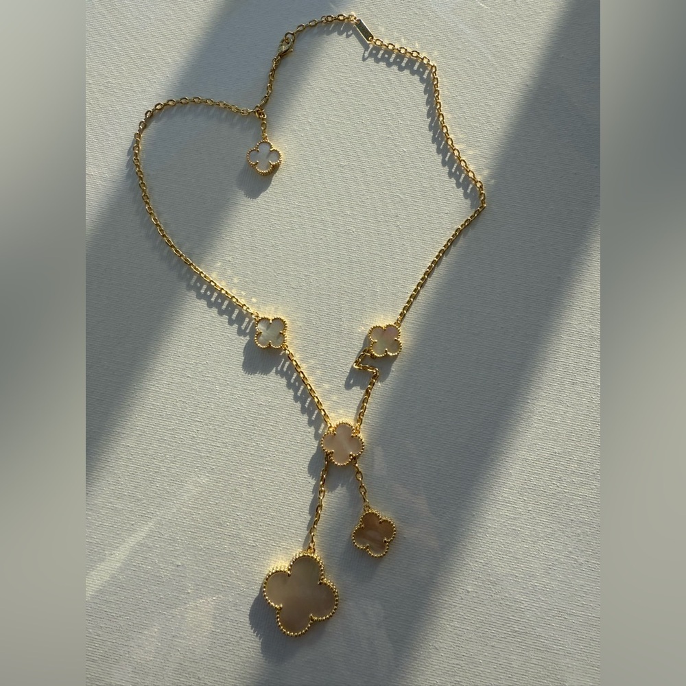 Elegant Clover Necklace – Inspired by Timeless Luxury Design - Picture 11 of 14